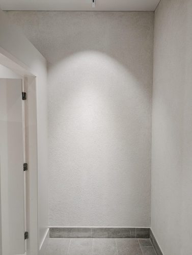Dekoratyvinis molio tinkas H&M erdvėje. Dirbame visoje Lietuvoje
