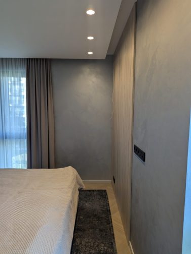 Modernus sienų dekoras interjere – Royal Wall